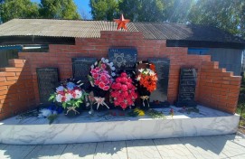 Возложение венков к мемориалу «Аллея Славы»
