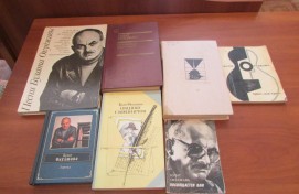 Книжная выставка «Булат Окуджава -поющий поэт»