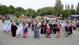 Парк имени Якутова собрал представителей разных национальностей на патриотический концерт