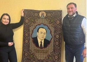 Дому дружбы народов РБ подарили ковер с изображением первого президента Башкортостана