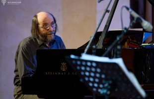 Выдающийся саксофонист Олег Киреев с триумфом выступил на родной уфимской сцене