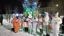 Праздничная программа «Место встречи — Новый год!»