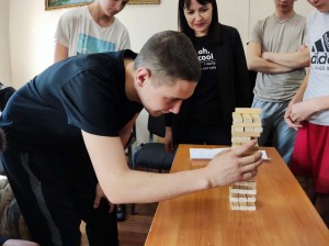 Деревянный чемпионат «Падающая башня» в День молодежи