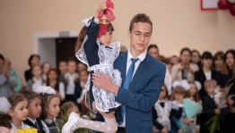 Торжественные мероприятия ко Дню знаний прошли в республике