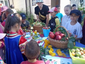Познавательно–развлекательная программа«Яблочный стучится Спас»