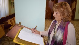 Башкирский театр кукол посетила гостья из США Каролина Коситоре