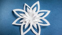 Мастер–класс «Волшебный вихрь: Творческое вырезание снежинок»