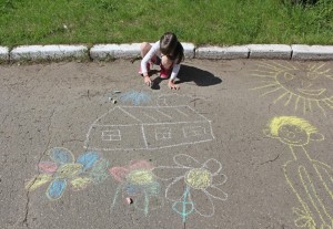 Конкурс рисунков на асфальте «Лето моей мечты»