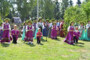 Познавательно-игровой вечер «Как у наших у ворот развеселый хоровод!»