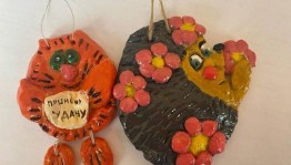 Мастер – класс «Лепка из соленого теста. Елочные украшения – фантазии из колбасок и ленточек»