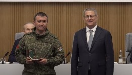 Радий Хабиров вручил высокую награду Марату Зулькарнаеву