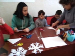 Мастер–класс по изготовлению новогодних снежинок
