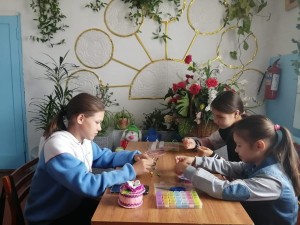 Развлекательная программа «Между нами девочками »