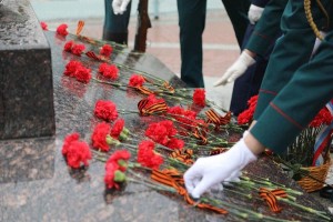 Торжественный митинг «Нам не забыть, нам вечно славить»