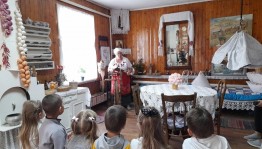 Фольклорный час «Поговорка цветочек, а пословица – ягодка»