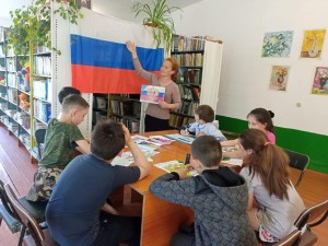 Флешмоб «России славный триколор»