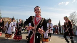 Празднование Дня национального костюма в Уфе завершилось красочным концертом на площади Салавата Юлаева