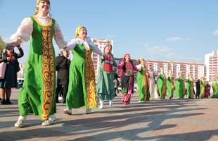 Празднование Дня национального костюма в Уфе завершилось красочным концертом на площади Салавата Юлаева