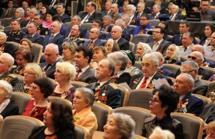 Глава республики Рустэм Хамитов поздравил ветеранов с Днём Победы