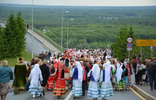 В Уфе установлен рекорд России на самый массовый хоровод в национальных костюмах