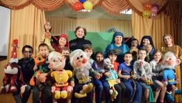 Артисты Башкирского государственного театра кукол дали благотворительный спектакль