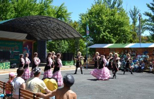 Артисты Сибайского концертно-театрального объединения приняли участие в Сабантуе в Саратовской области