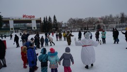 В Стерлитамаке состоялось торжественное открытие новогодней ёлки и Домика Деда Мороза