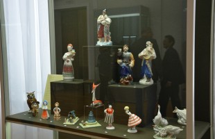 В Национальном музее РБ открылась выставка советского фарфора