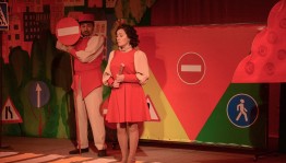 В сибайском детском театре «Сулпан» состоялась премьера спектакля «Спасите Мигай Светофорыча!»