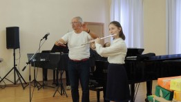 В Уфе прошла творческая встреча с известным швейцарским флейтистом Кристианом Деляфонтеном