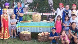 Познавательная программа «Ждёт в гости вас медовый, яблочный да ореховый спас»