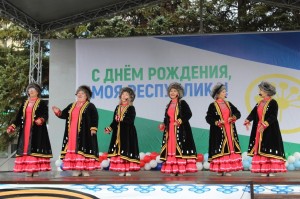 Развлекательная программа «На музыкальной волне»