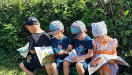 Библиодесант «С книжкой на скамейке»