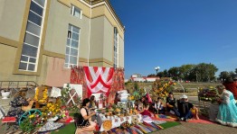 Выставка «Все цветы соберем в букет»