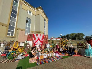 Выставка «Все цветы соберем в букет»