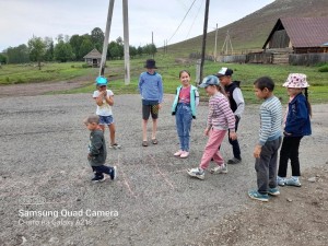 «Танцы, пеcни , дpужба,вoт чтo детям нужнo»