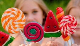 Информационный час «День леденцов на палочке»