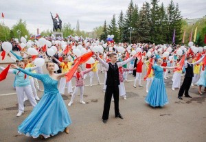 Театральное представление «Этих дней не смолкнет слава!»