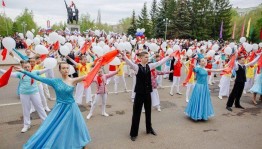 Театральное представление «Этих дней не смолкнет слава!»