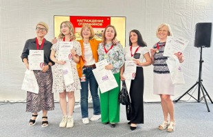 Марина Москвина вручила медали отличникам Тотального диктанта в Уфе