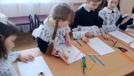 Развлекательная программа «Наряжаем елочку»