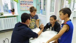 Армрестлинг «Кто сильнее?»