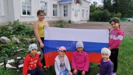 Познавательный час «День флага России»