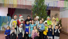 Новогодний утренник «Представление у елочки»