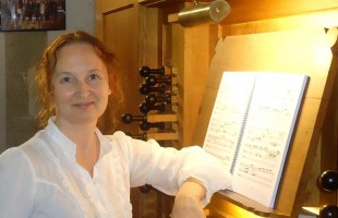 Центральная городская библиотека Уфы приглашает на онлайн-трансляцию записи концерта Эльвиры Ямаловой "Летние вечера в органном зале"