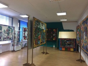 В Уфе открылась выставка текстиля «Занинское рукоделие. Красота ковров Анфисы Пихтовниковой»