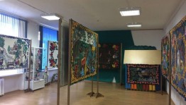 В Уфе открылась выставка текстиля «Занинское рукоделие. Красота ковров Анфисы Пихтовниковой»