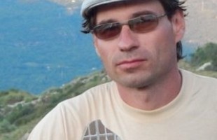 В апреле в выставочном зале «Ижад» планировалось открытие персональной выставки Александра Заярнюка