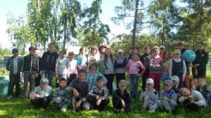 Игровая программа «Танцы,песни, дружба–вот, что детям нужно!»