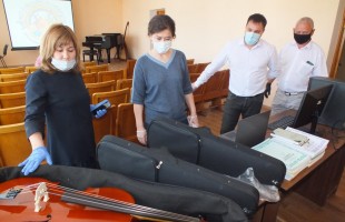 Министр культуры РБ Амина Шафикова посетила Аскаровскую детскую школу искусств Абзелиловского района